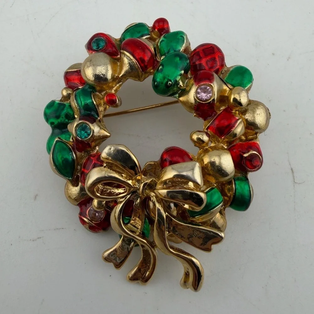 Gold Tone Red Green Christmas Wreath Brooch Rhinestone Bow Pin